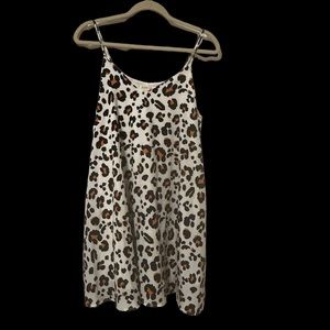 Andora Boutique- Peach love dress with built in slip & pockets nvr worn